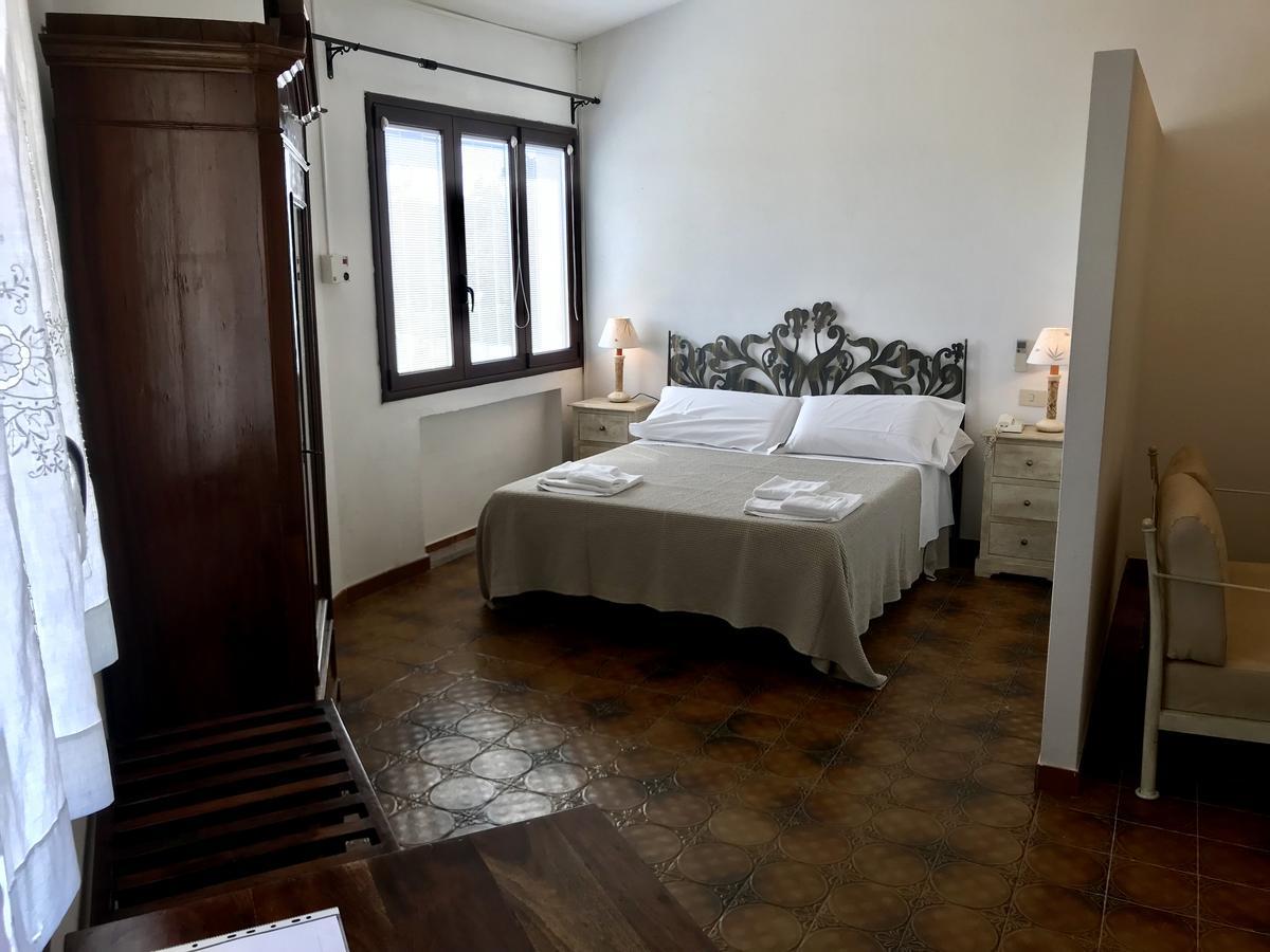 Hotel Su Meriagu Capitana Kültér fotó