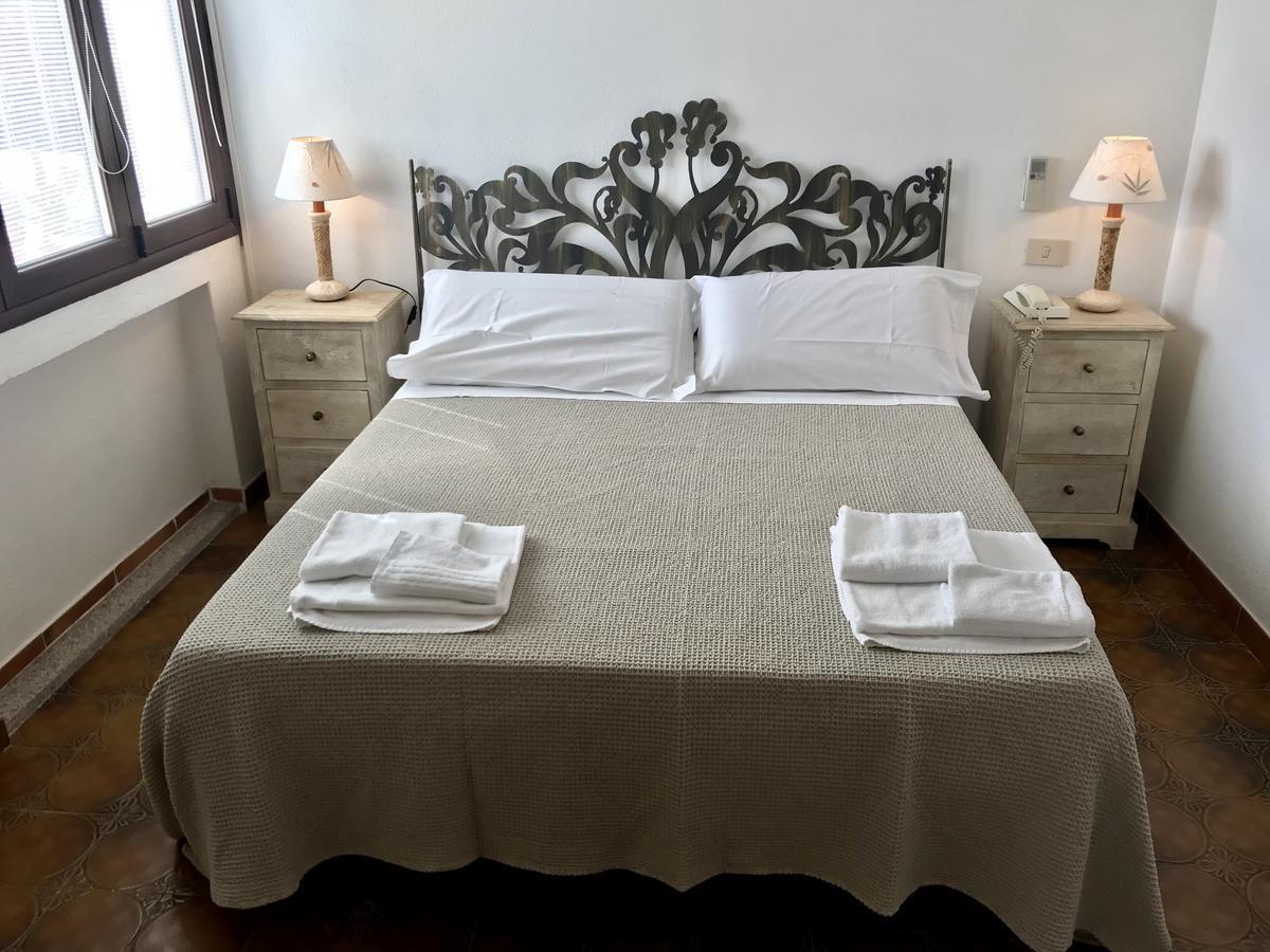 Hotel Su Meriagu Capitana Kültér fotó