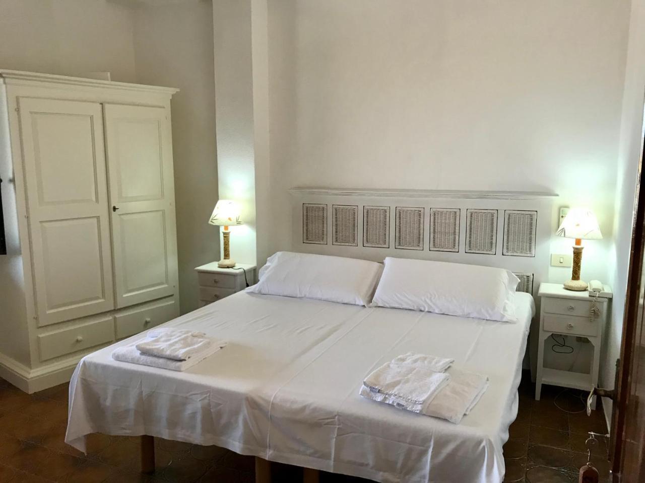 Hotel Su Meriagu Capitana Kültér fotó